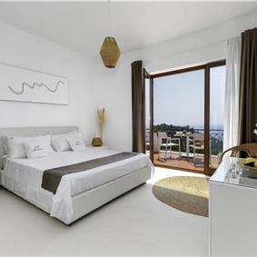 4 bedroom with pool and panoramic sea views near Serrento, sleeps 10